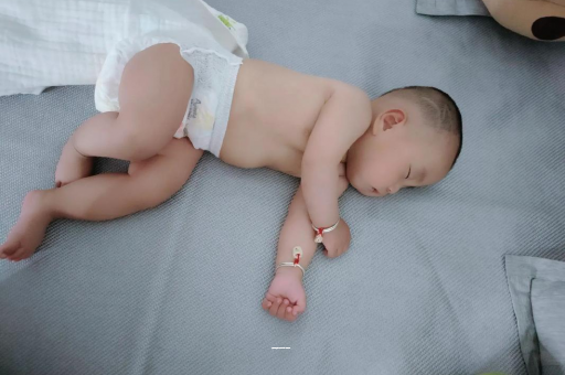 商水怀孕多久就不吐了